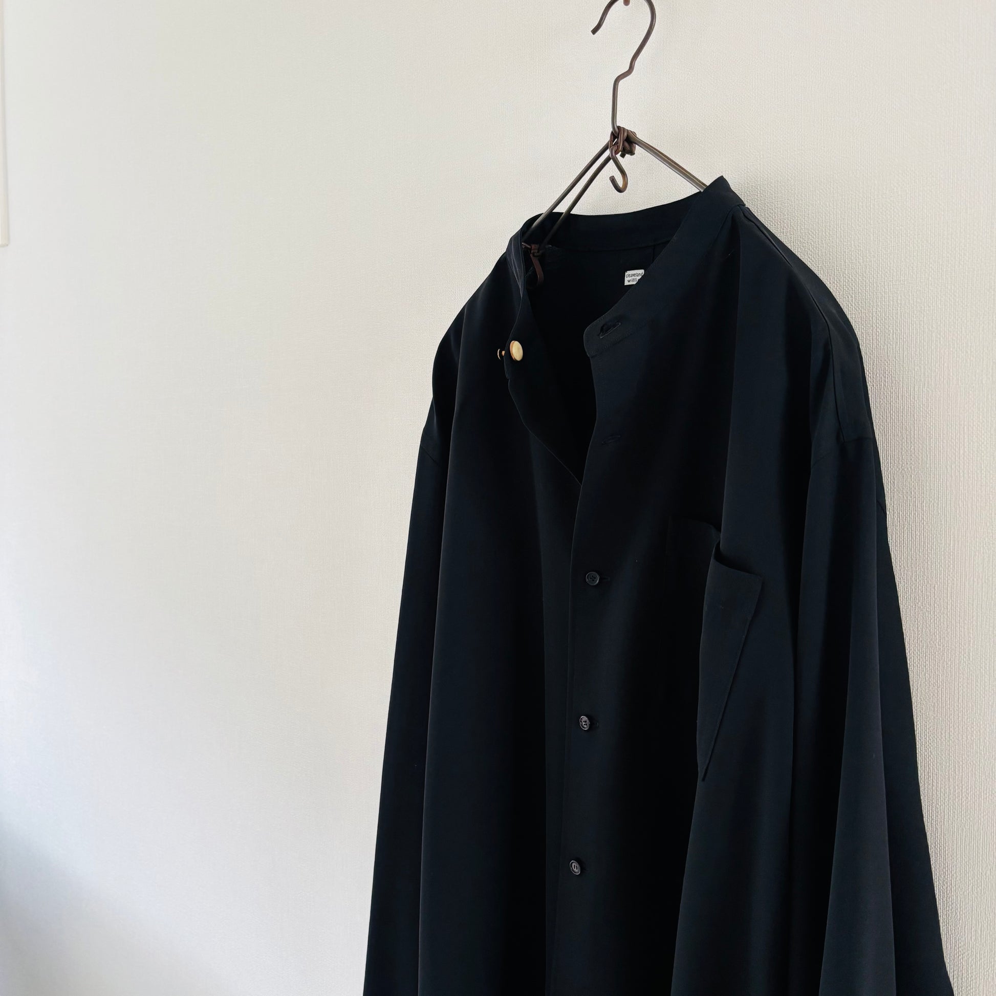 Cleaveland × Bella Molnar<br> commander<br> « Habille le tricheur » vwr