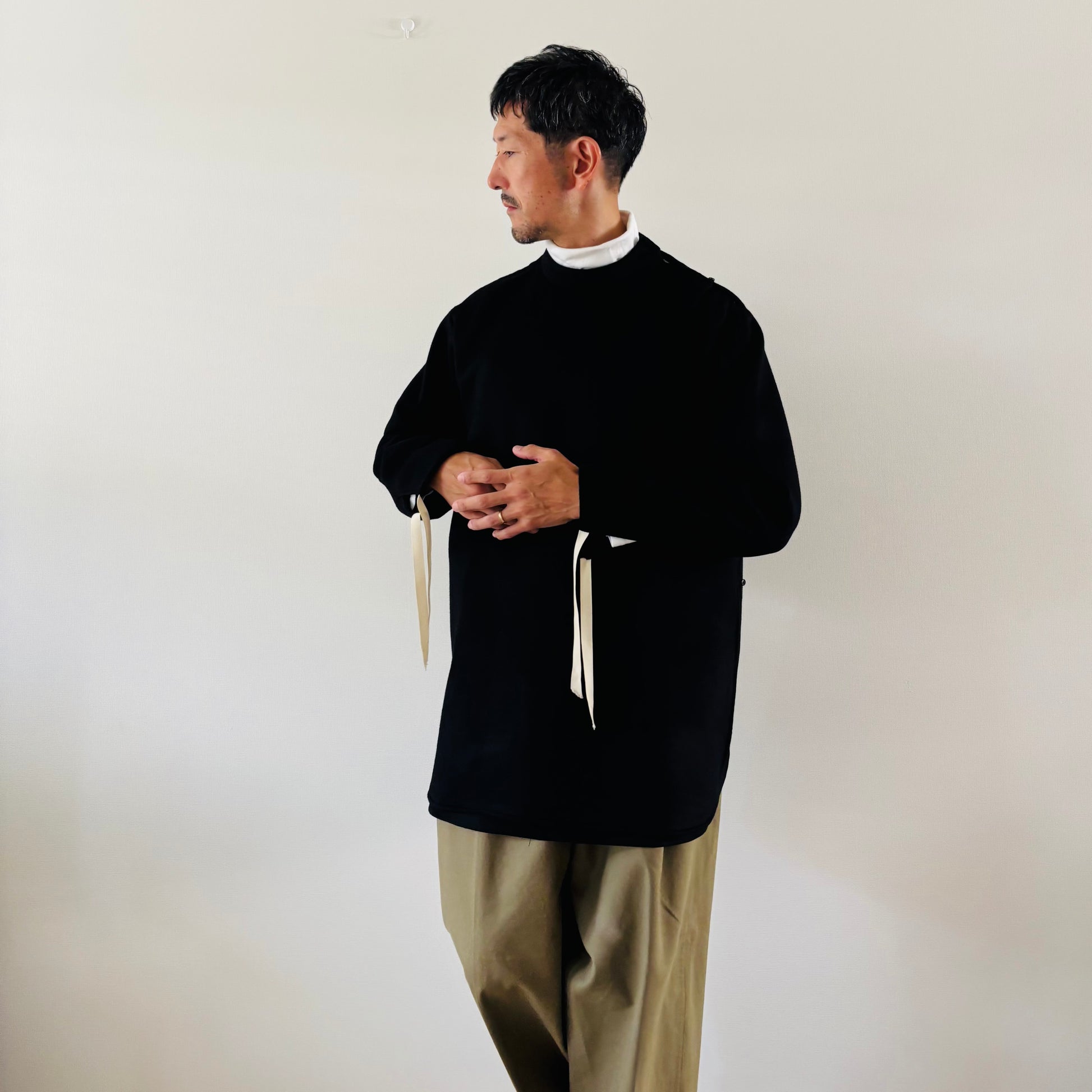 cleaveland×BELLA MOLNAR<br> : commander<br> "Affolé par ceci" r.carpet/c.blend