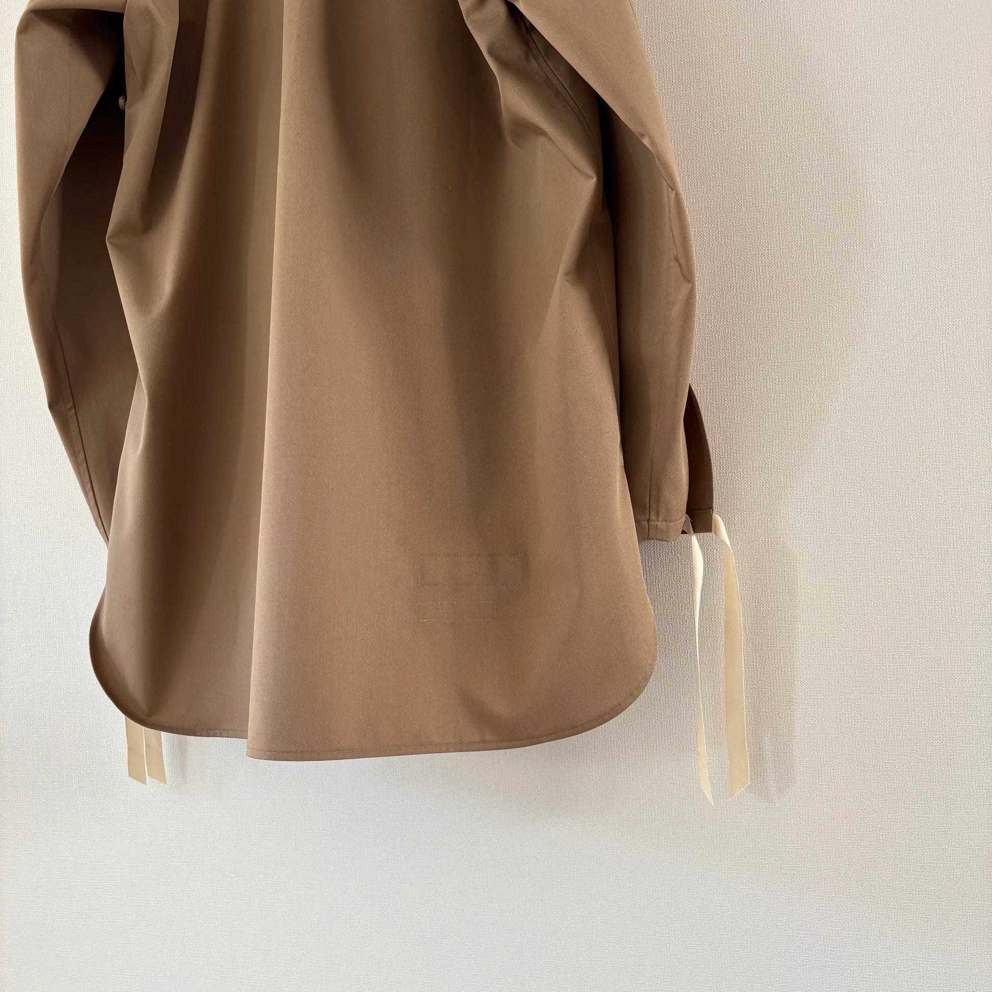 cleaveland×BELLA MOLNAR<br> : commander  <br>« Attristé par cela » MMTwill