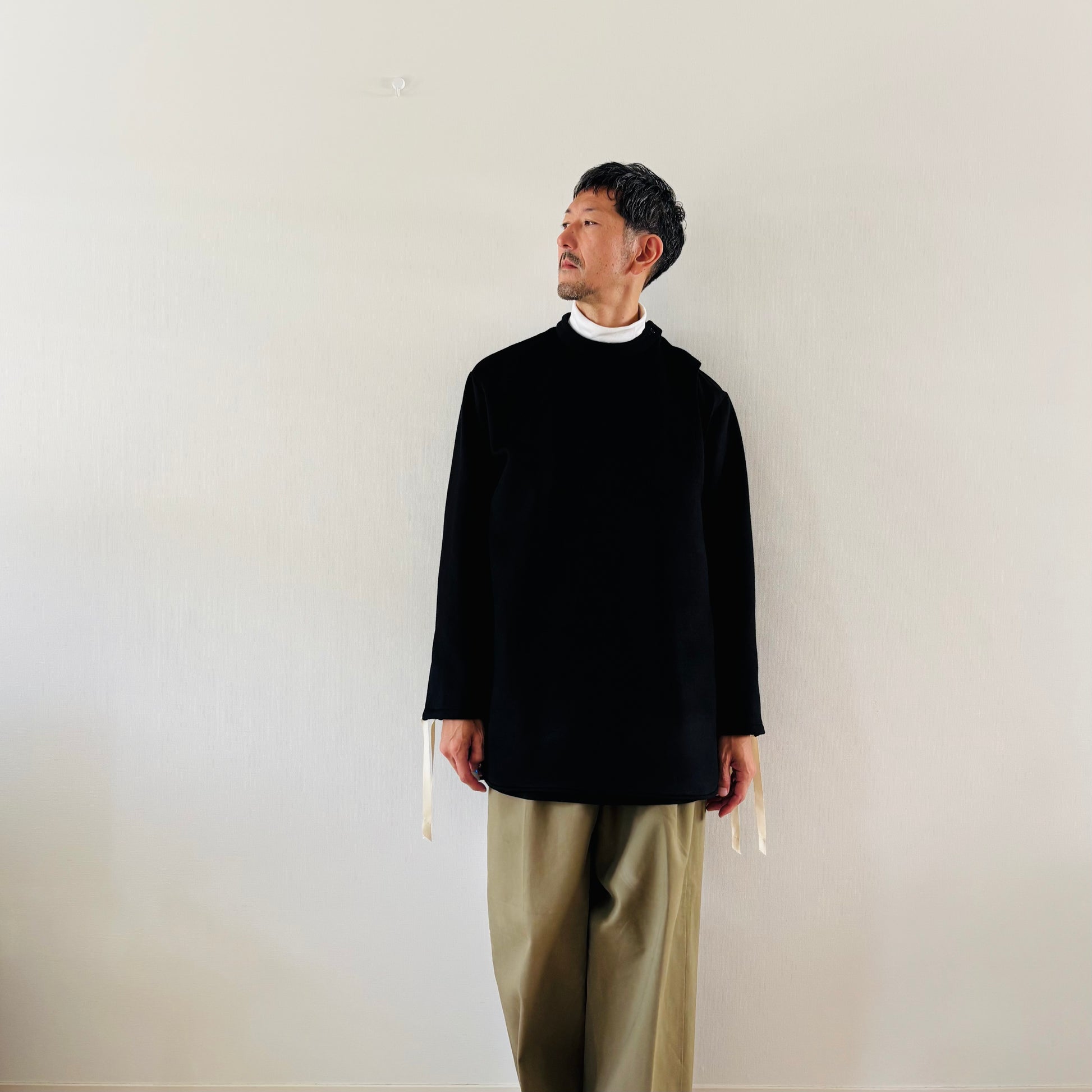 cleaveland×BELLA MOLNAR<br> : commander<br> "Affolé par ceci" r.carpet/c.blend