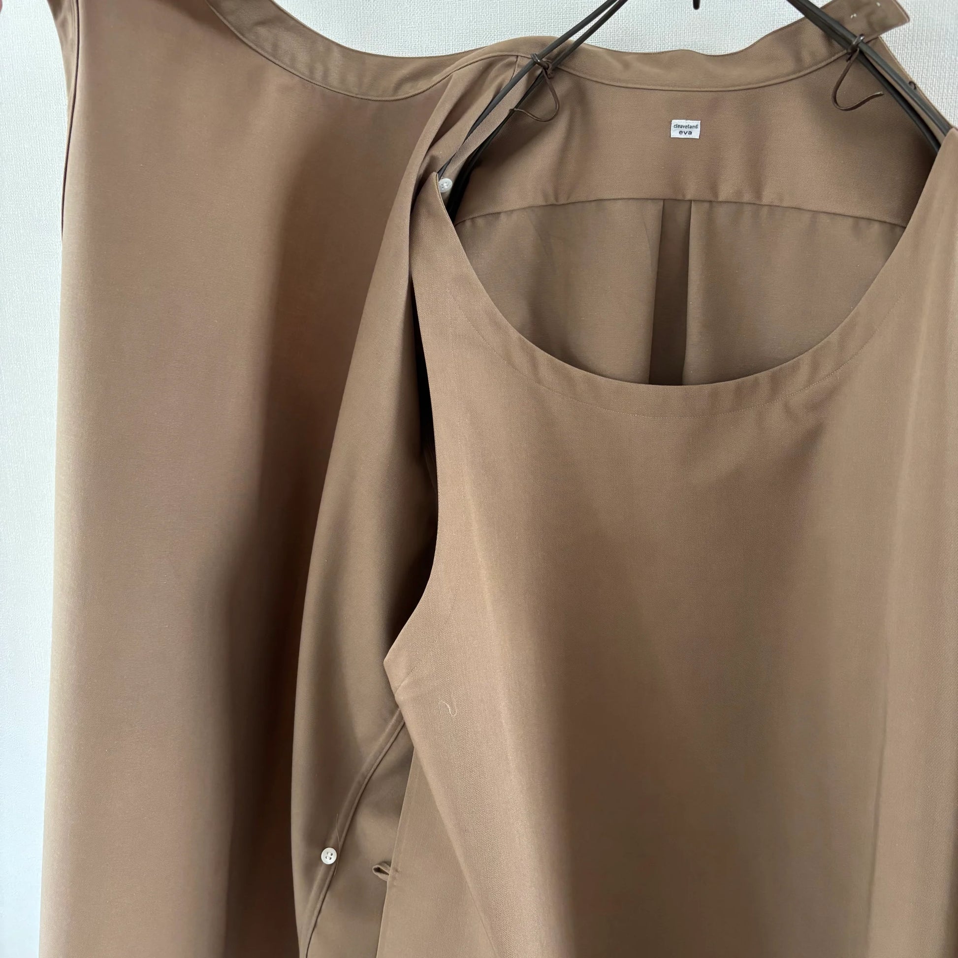 cleaveland×BELLA MOLNAR<br> : commander  <br>« Attristé par cela » MMTwill