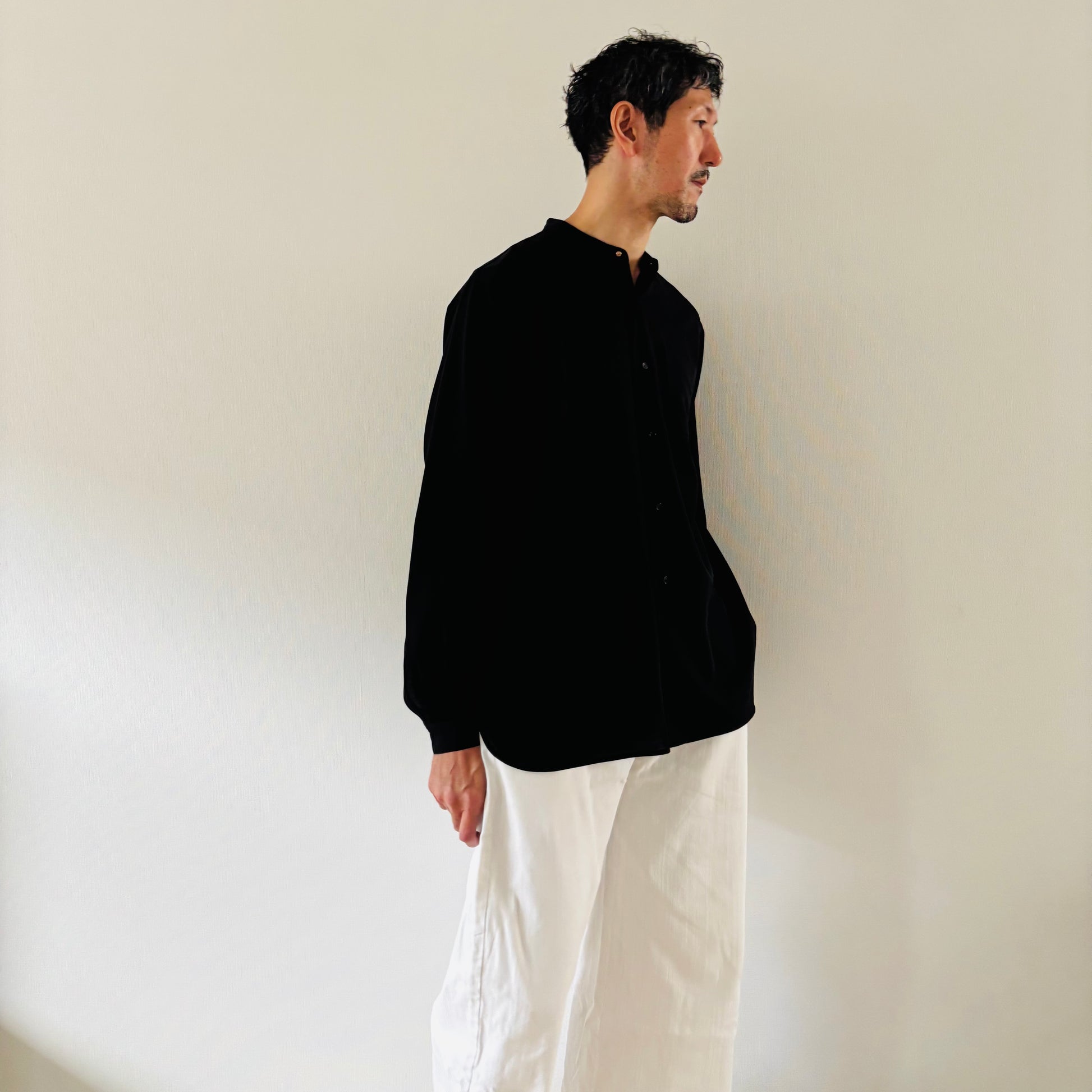 Cleaveland × Bella Molnar<br> commander<br> « Habille le tricheur » vwr