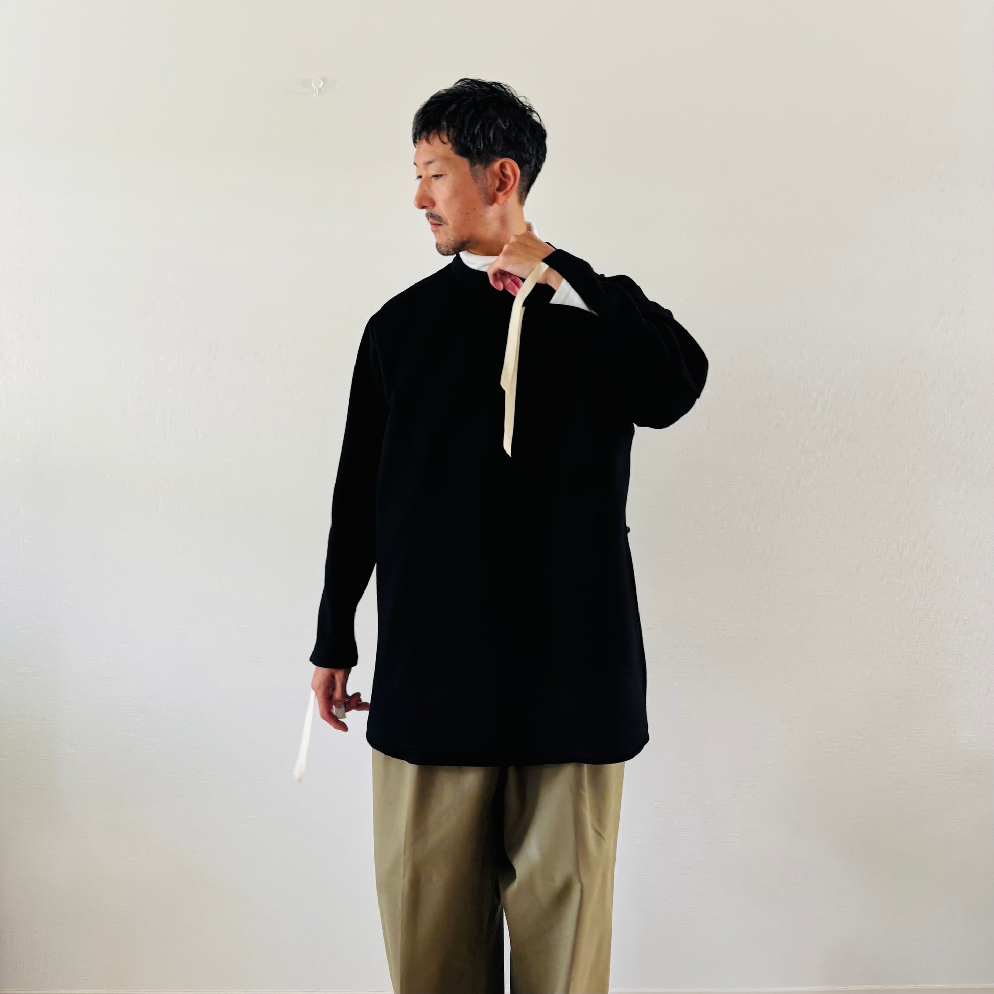 cleaveland×BELLA MOLNAR<br> : commander<br> "Affolé par ceci" r.carpet/c.blend