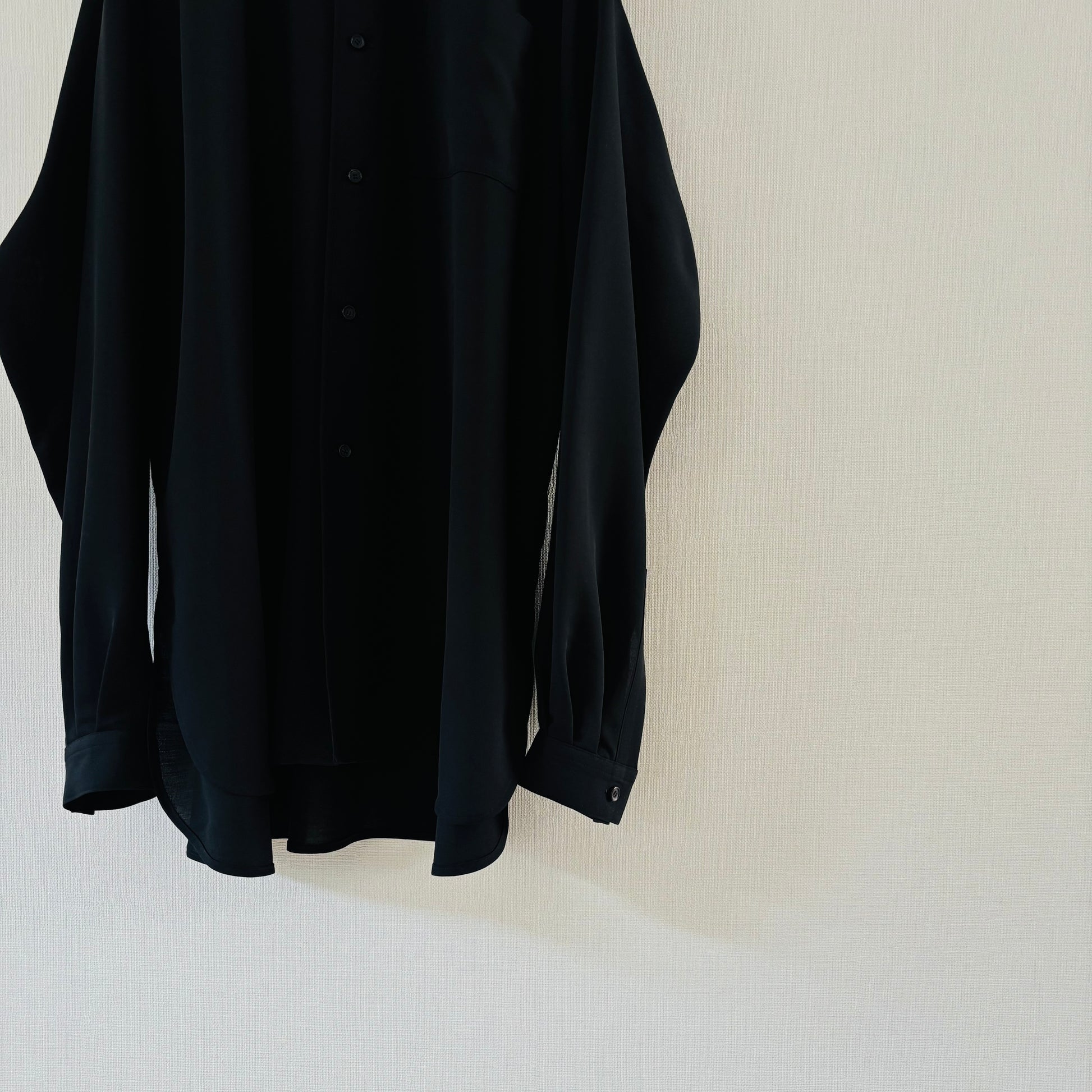 Cleaveland × Bella Molnar<br> commander<br> « Habille le tricheur » vwr