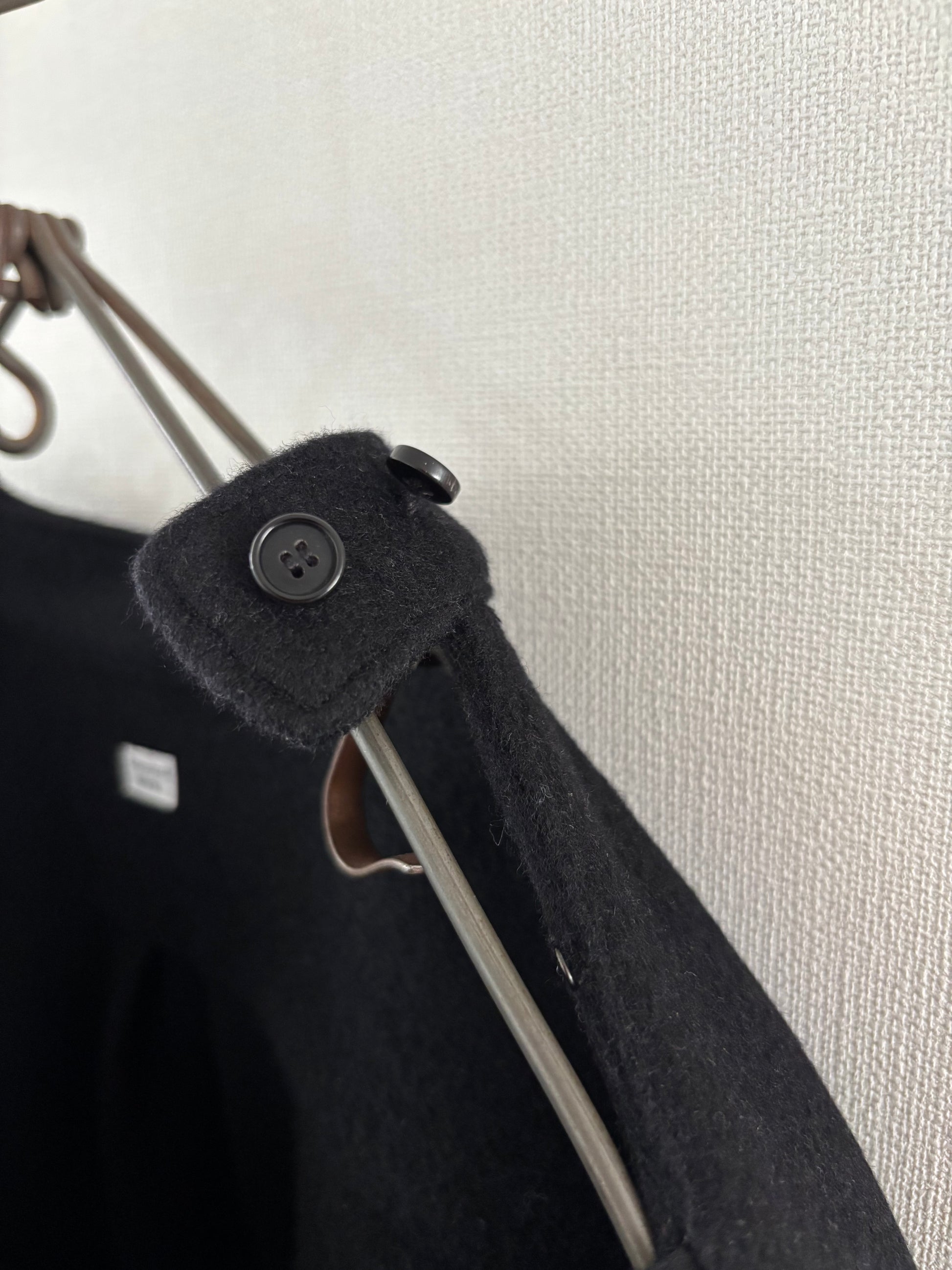 cleaveland×BELLA MOLNAR<br> : commander<br> "Affolé par ceci" r.carpet/c.blend