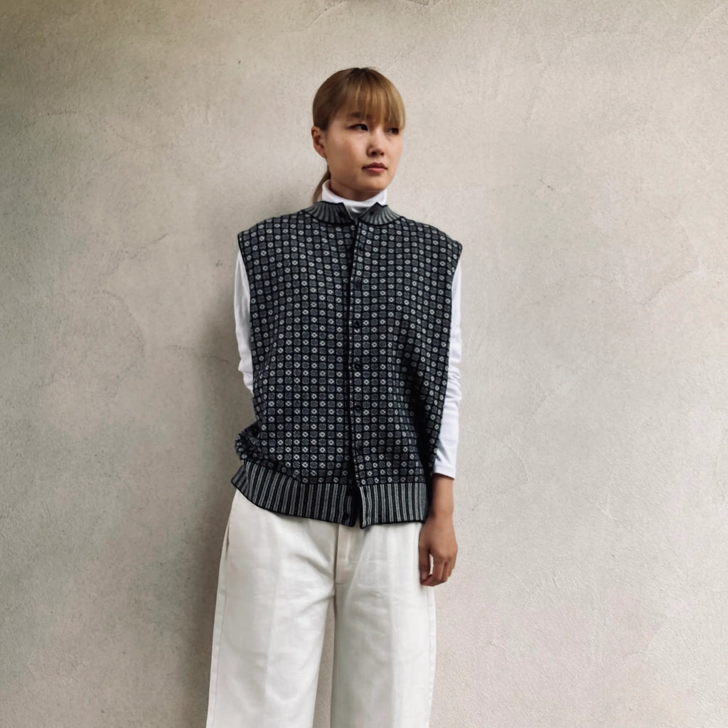 cleaveland<br> "Small town"<br> Re/vest Black mw