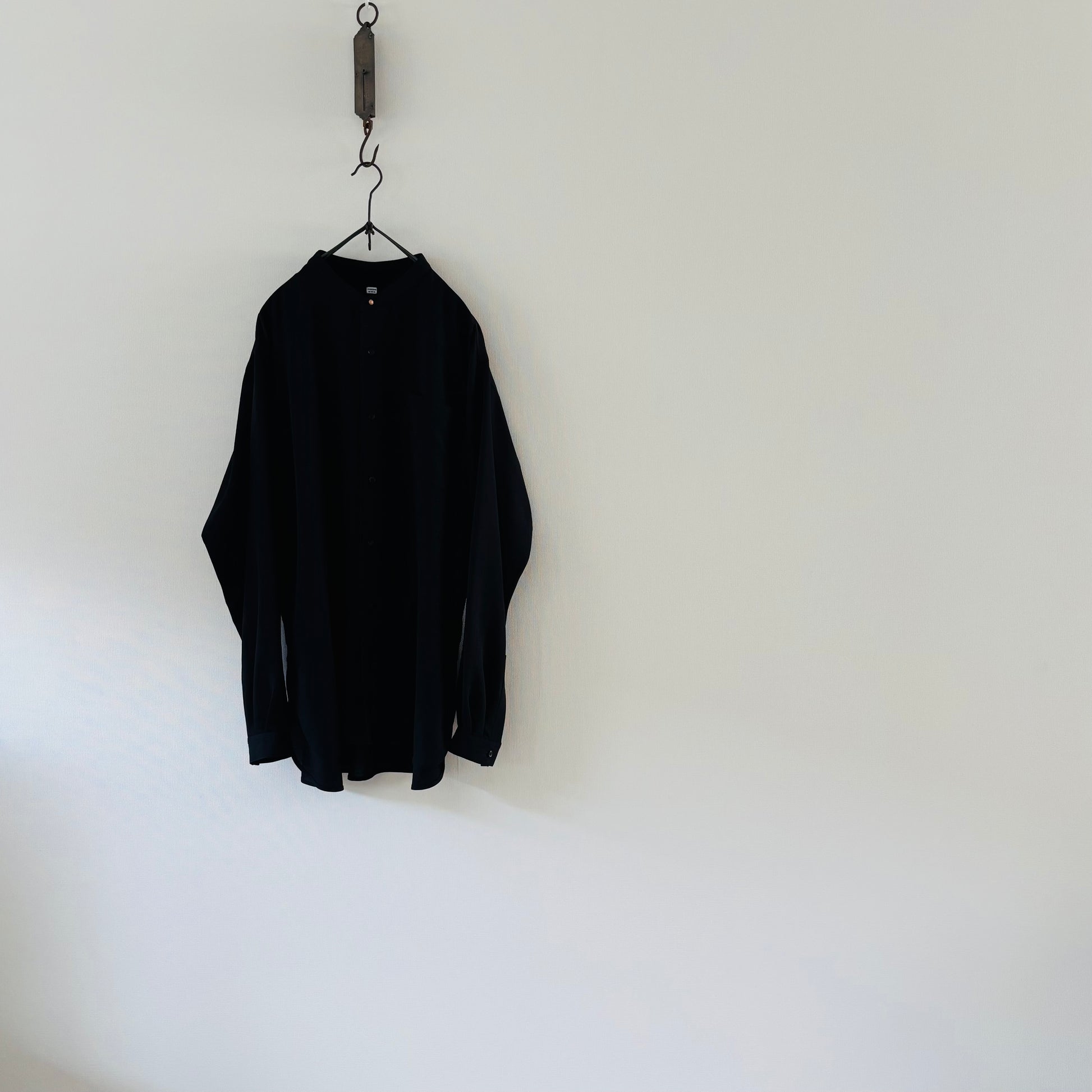 Cleaveland × Bella Molnar<br> commander<br> « Habille le tricheur » vwr