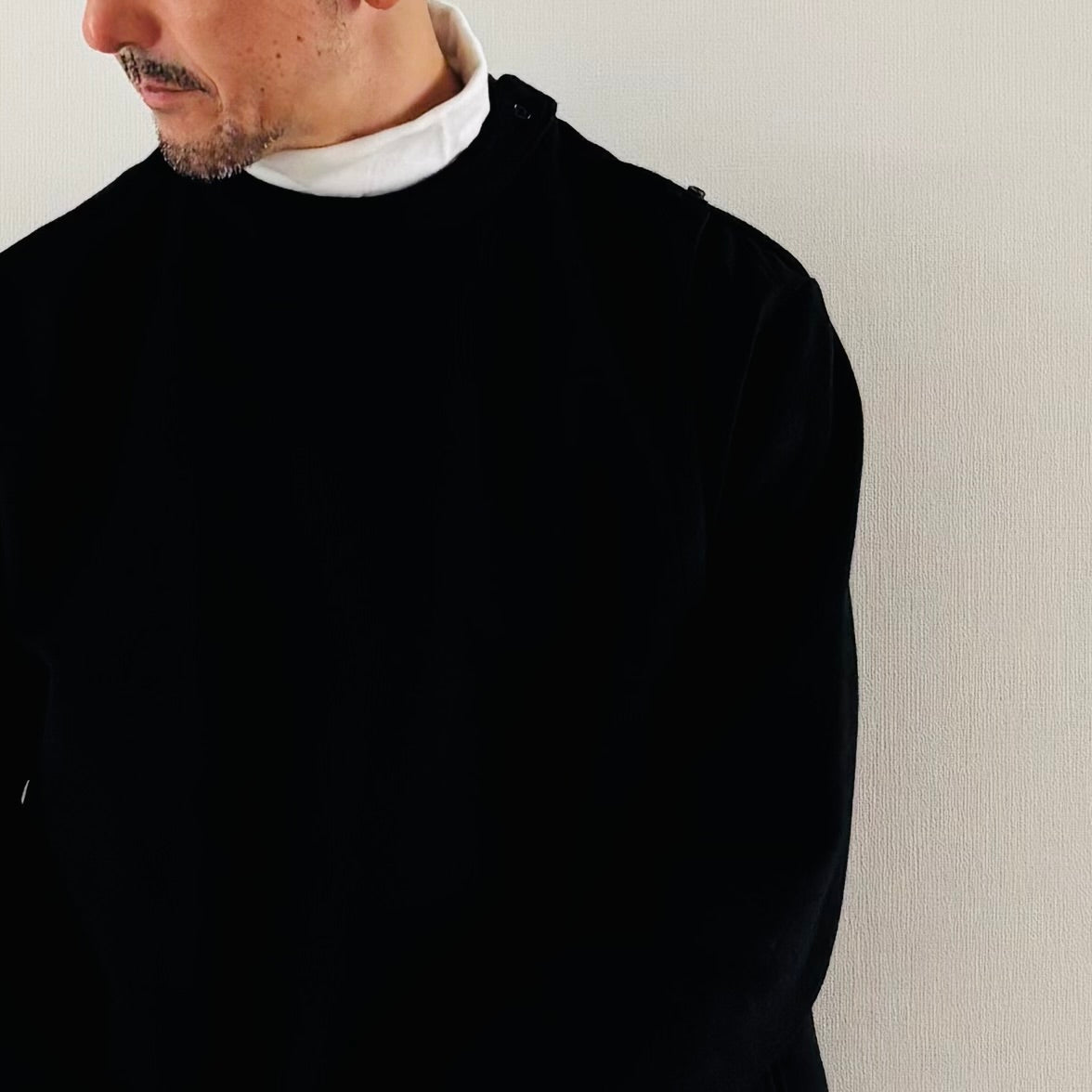 cleaveland×BELLA MOLNAR<br> : commander<br> "Affolé par ceci" r.carpet/c.blend