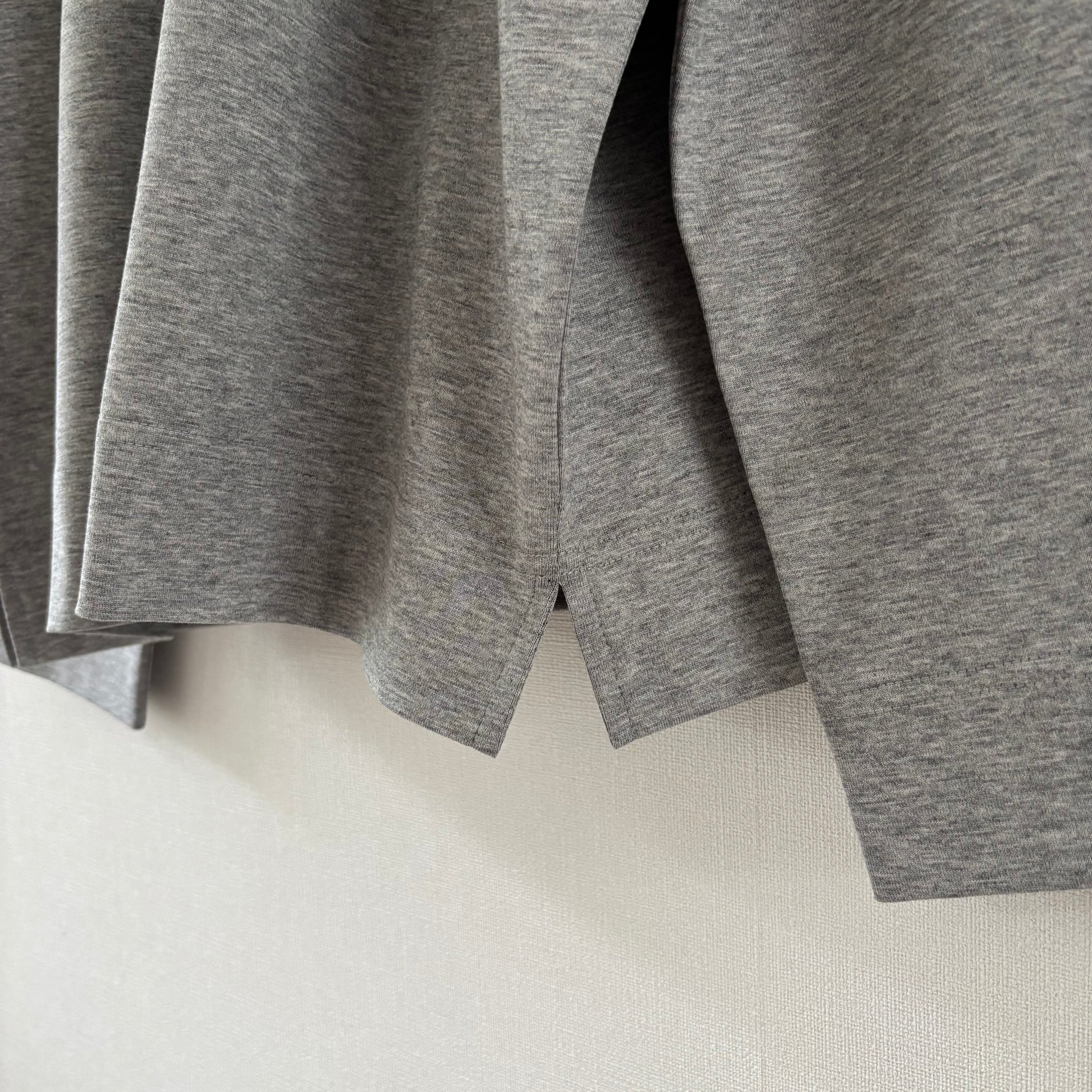 Cleaveland<br> "De partout"<br> Pull à manches longues gris clair