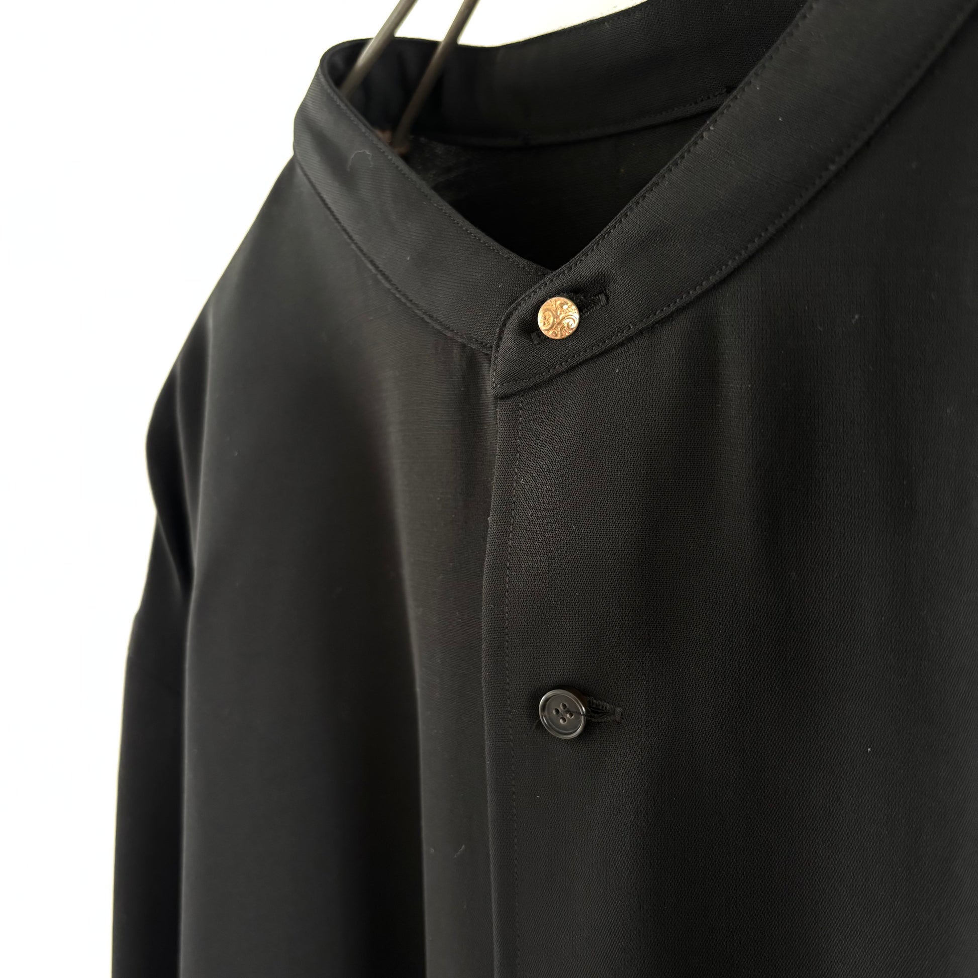 Cleaveland × Bella Molnar<br> commander<br> « Habille le tricheur » vwr