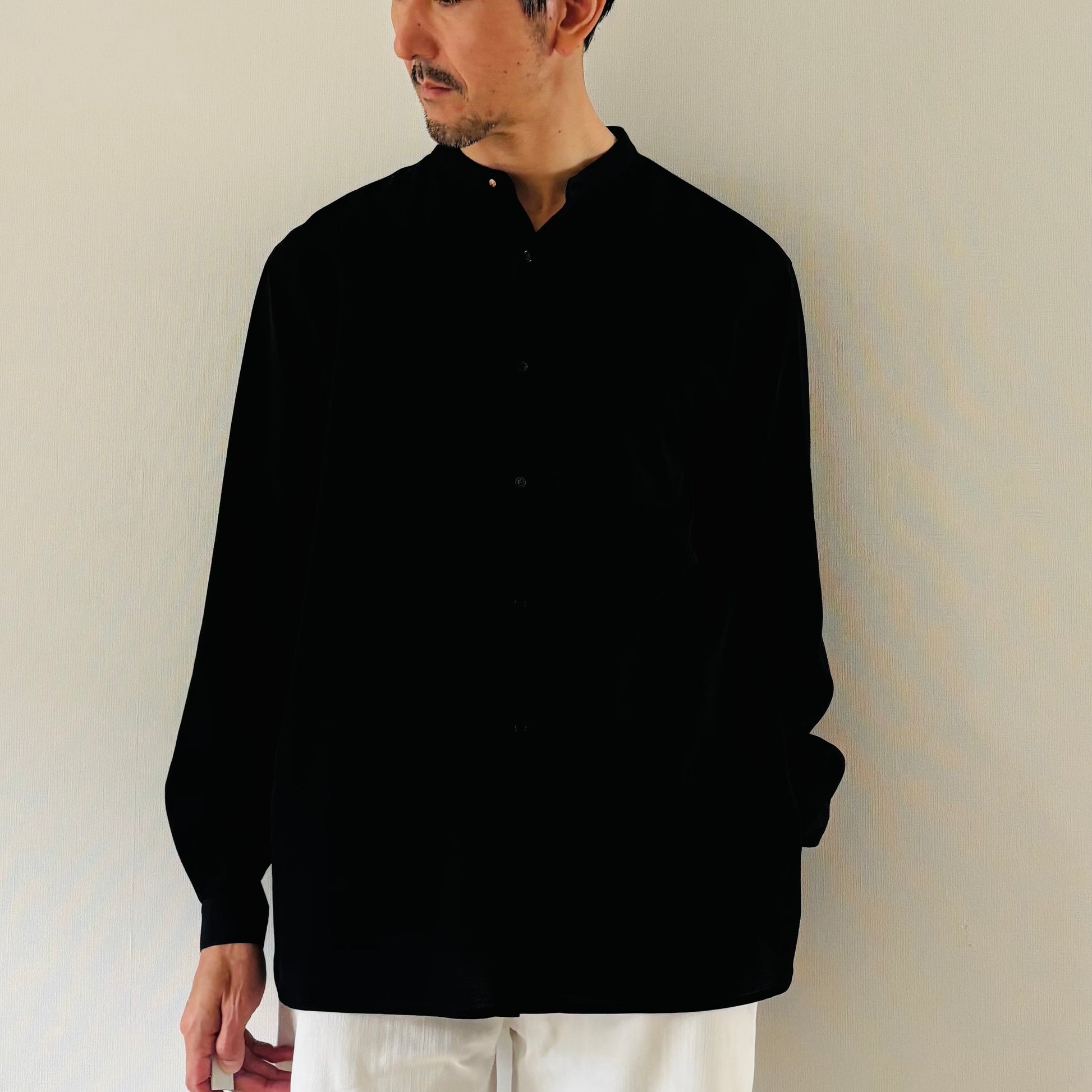 Cleaveland × Bella Molnar<br> commander<br> « Habille le tricheur » vwr