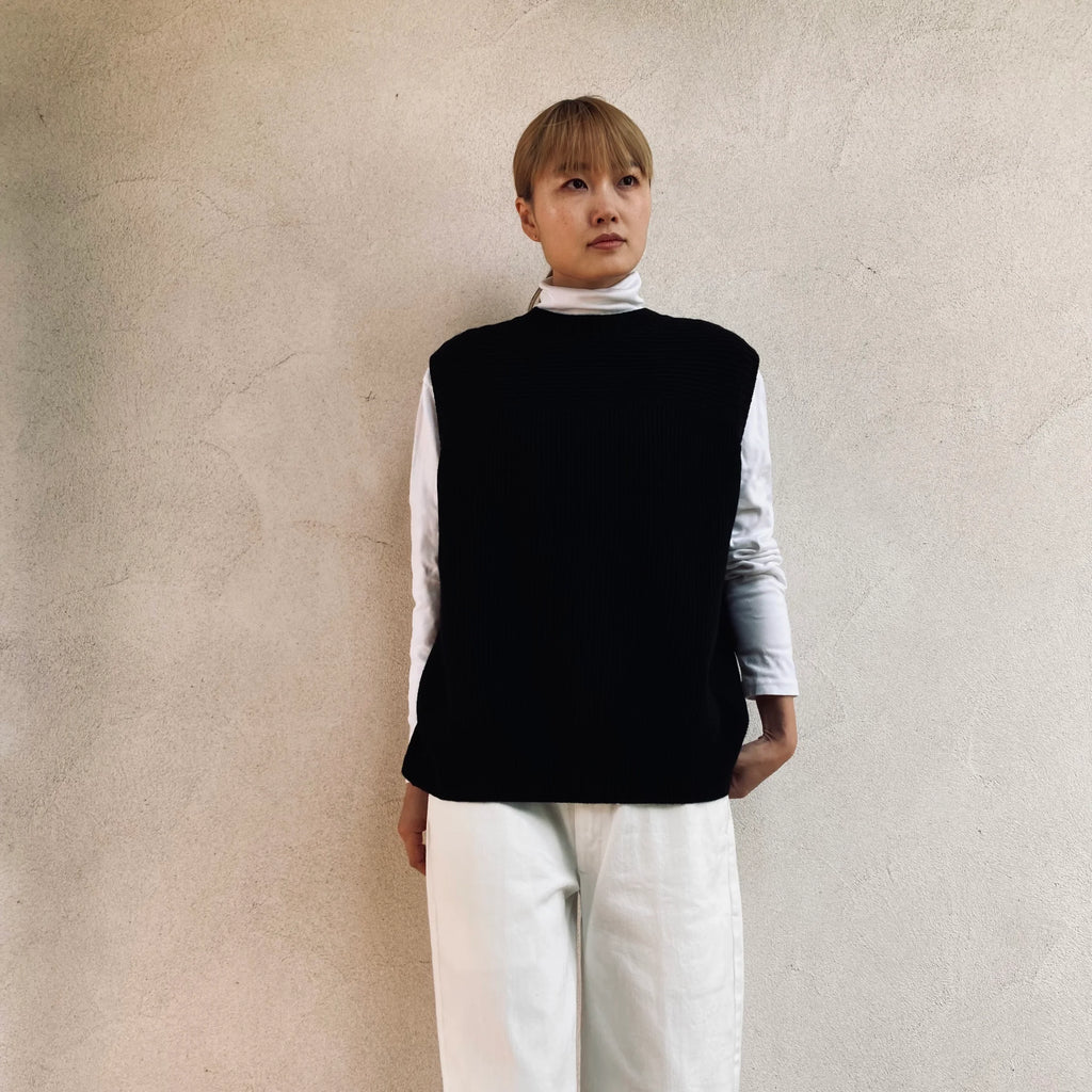 cleaveland<br> "The new world"<br> Re/vest Black