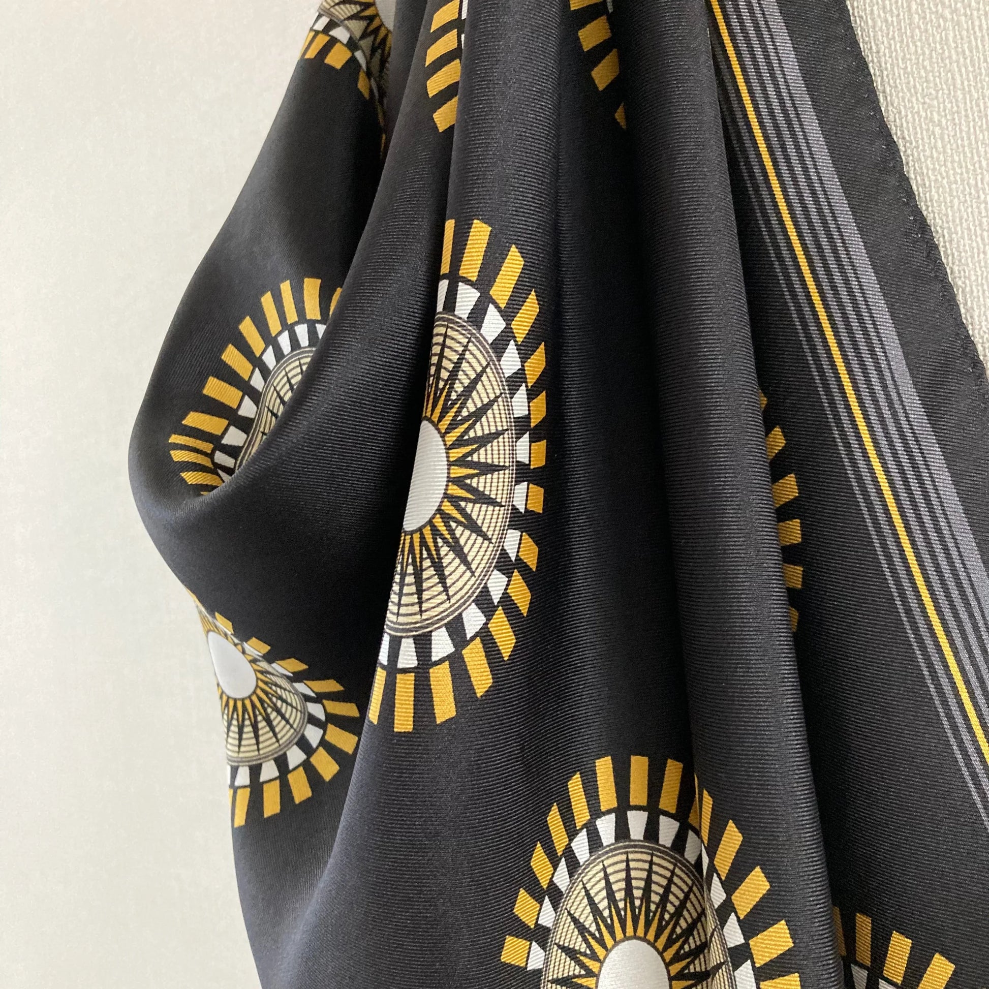 cleaveland×BELLA MOLNAR<br> Écharpe « Tsugomori ~Nouvel An~ »