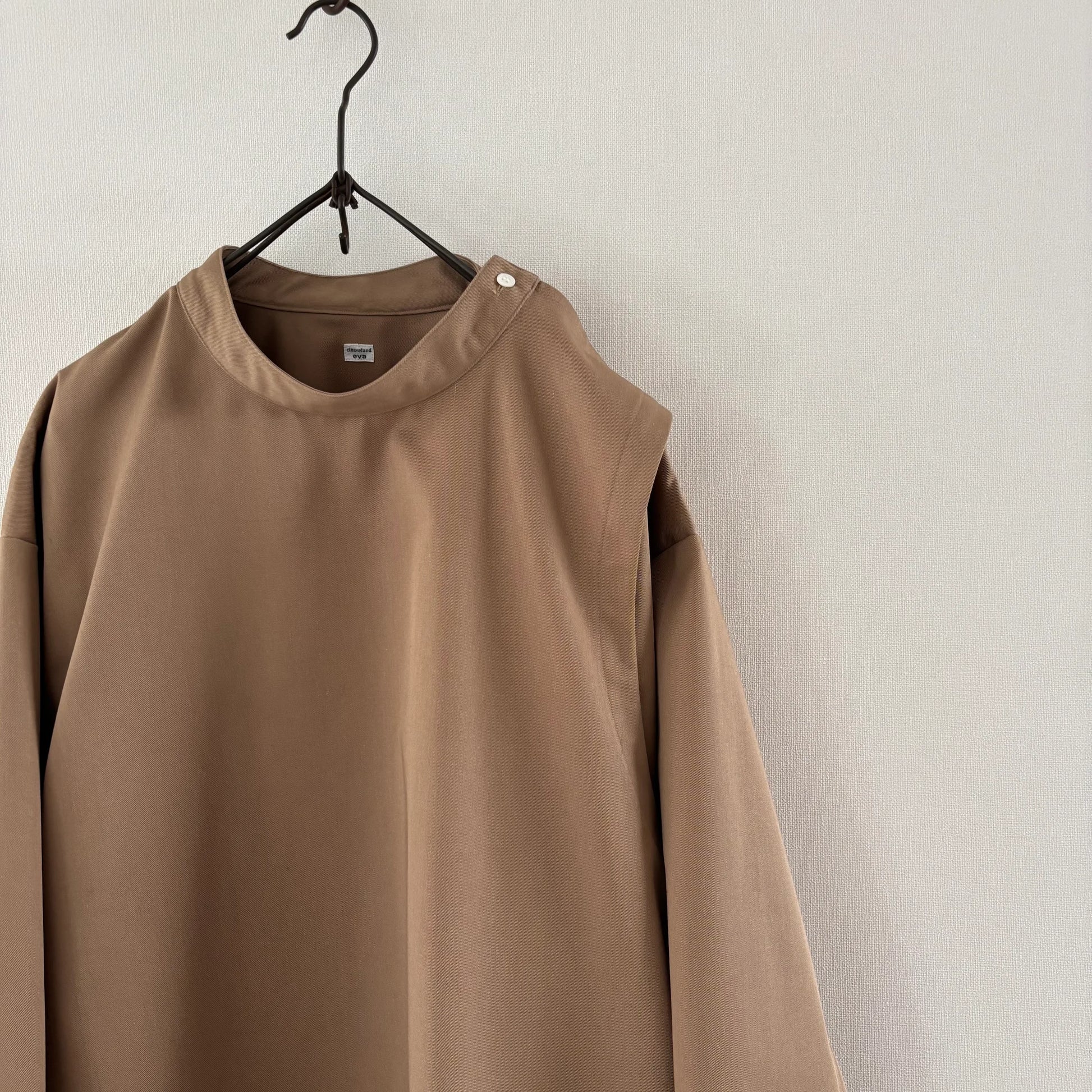 cleaveland×BELLA MOLNAR<br> : commander  <br>« Attristé par cela » MMTwill