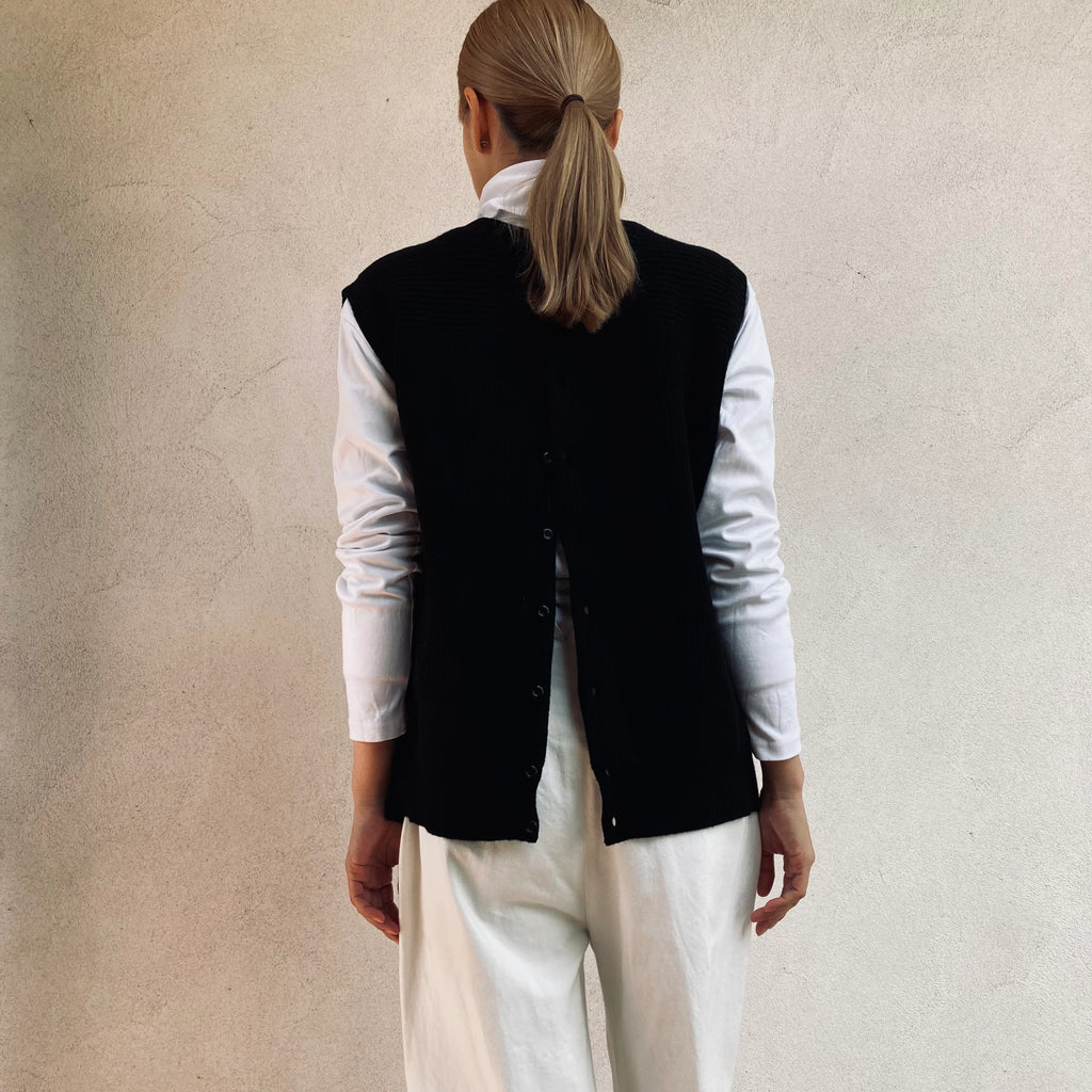 cleaveland<br> "The new world"<br> Re/vest Black