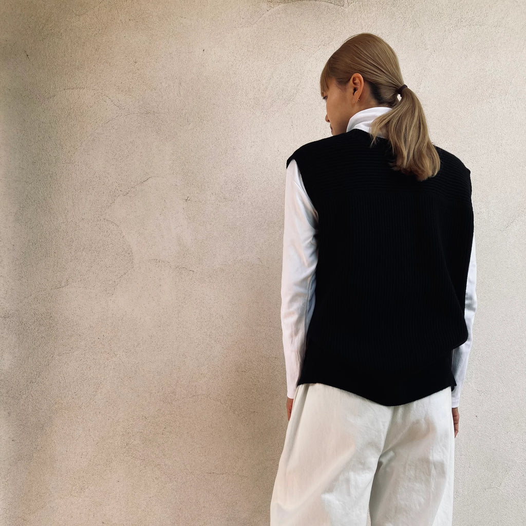 cleaveland<br> "The new world"<br> Re/vest Black