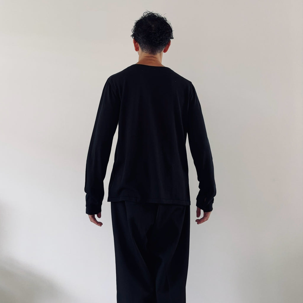 cleaveland  <br>"Out of everywhere"<br> C/pullover long sleeve Silk Knit Black
