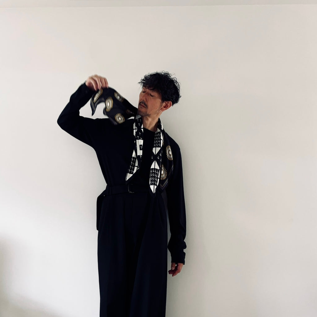 cleaveland  <br>"Out of everywhere"<br> C/pullover long sleeve Silk Knit Black