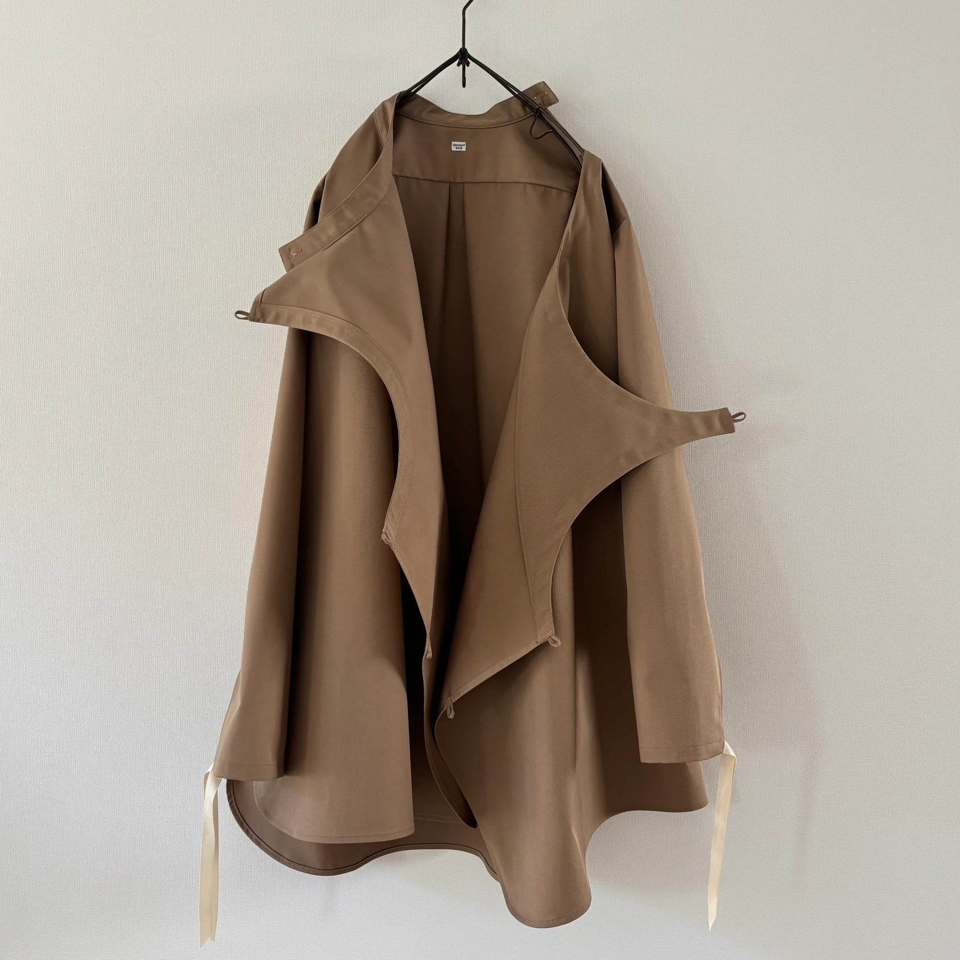 cleaveland×BELLA MOLNAR<br> : commander  <br>« Attristé par cela » MMTwill