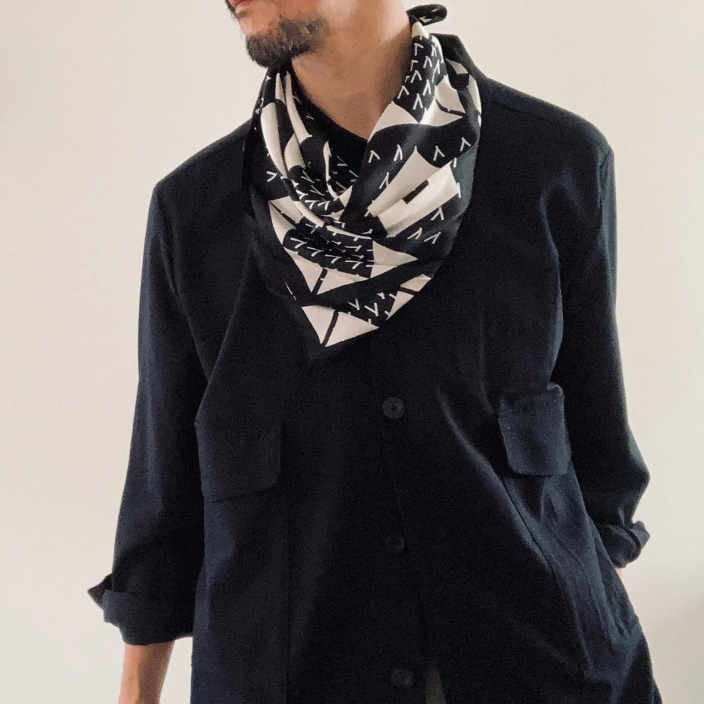 cleaveland×BELLA MOLNAR  <br>Écharpe « 13 roses »