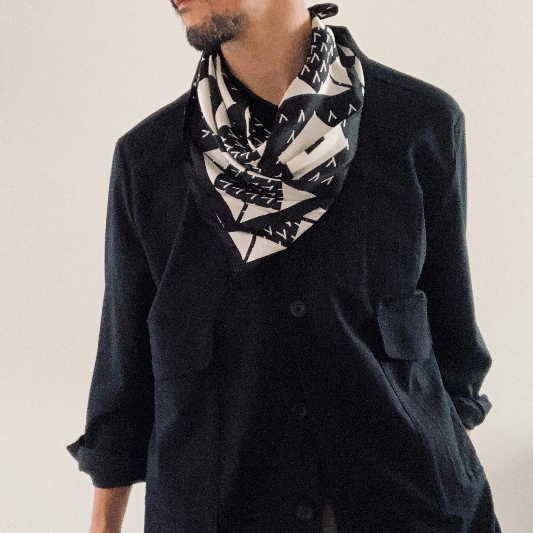 cleaveland×BELLA MOLNAR  <br>Écharpe « 13 roses »