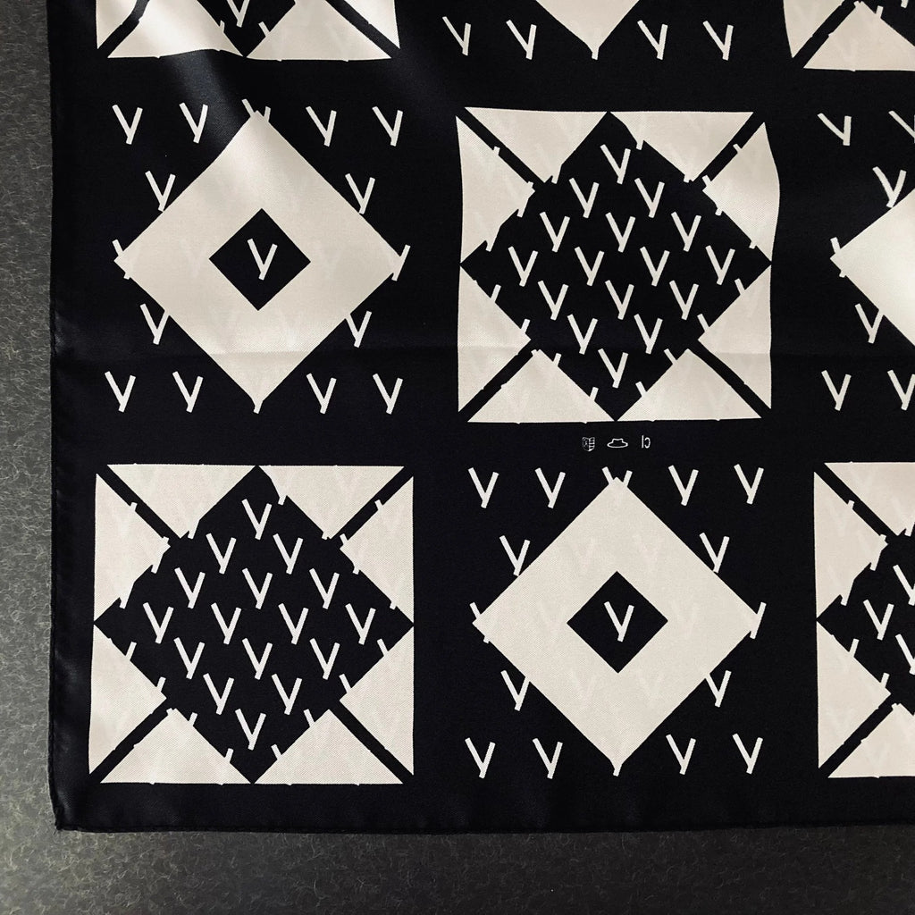 cleaveland×BELLA MOLNAR  <br>Écharpe « 13 roses »