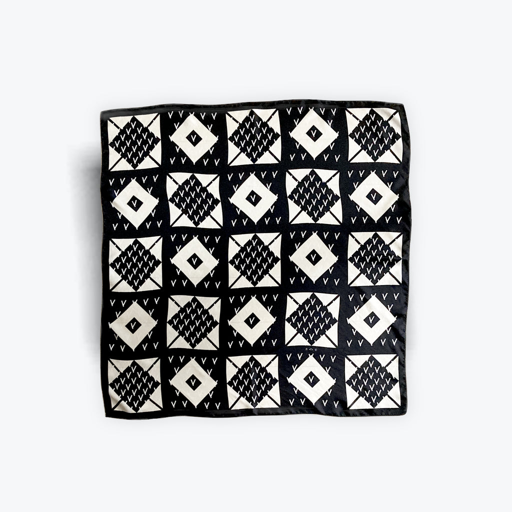 cleaveland×BELLA MOLNAR  <br>Écharpe « 13 roses »