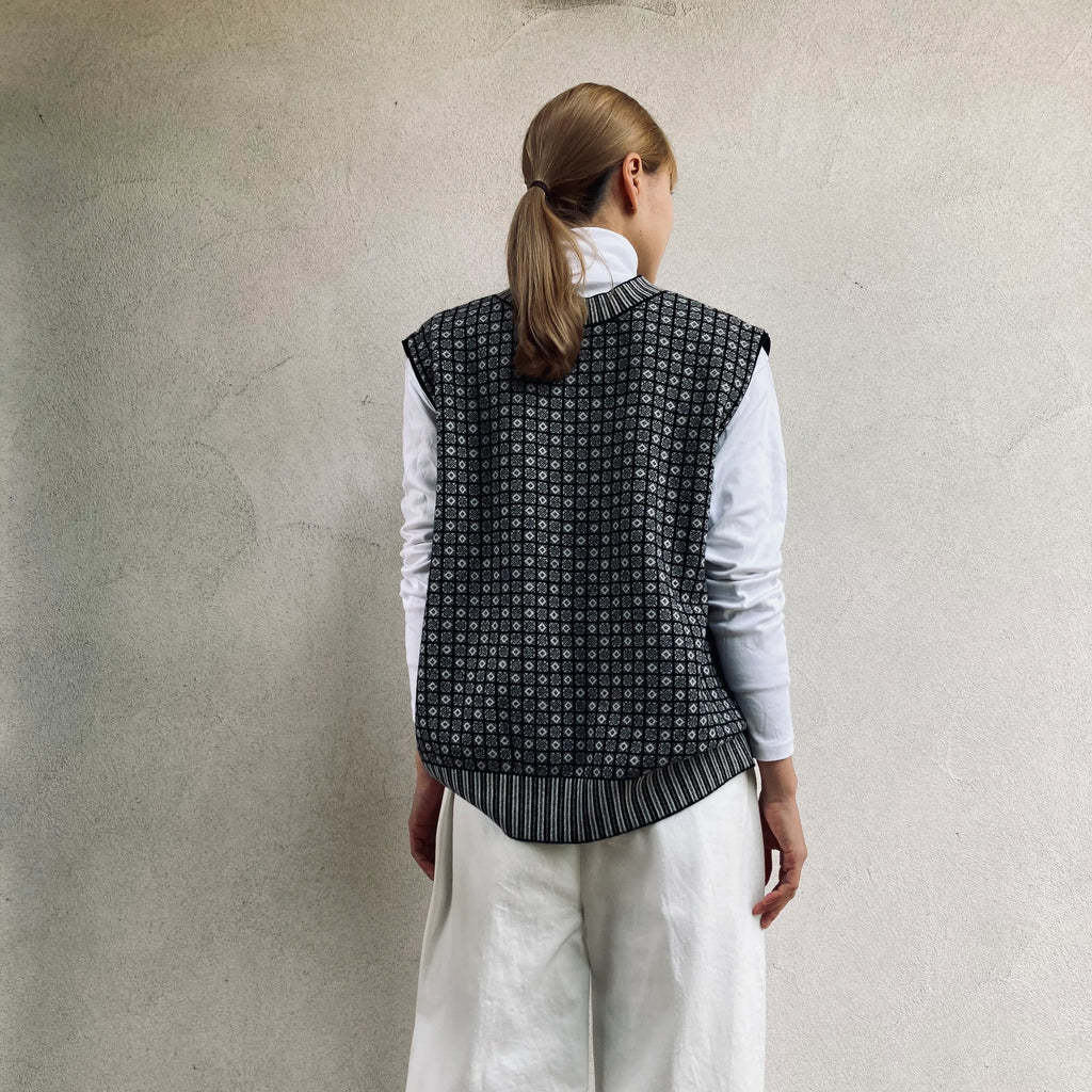 cleaveland<br> "Small town"<br> Re/vest Black mw