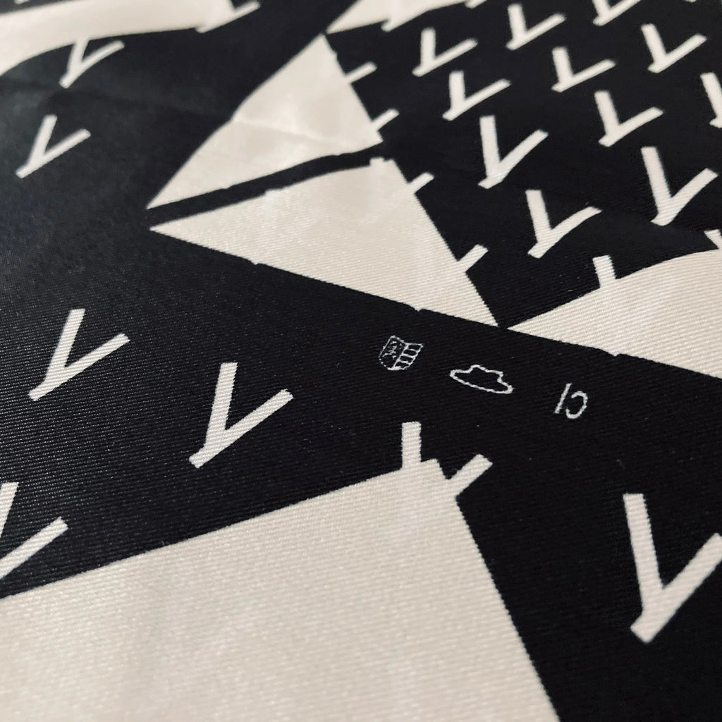 cleaveland×BELLA MOLNAR  <br>Écharpe « 13 roses »