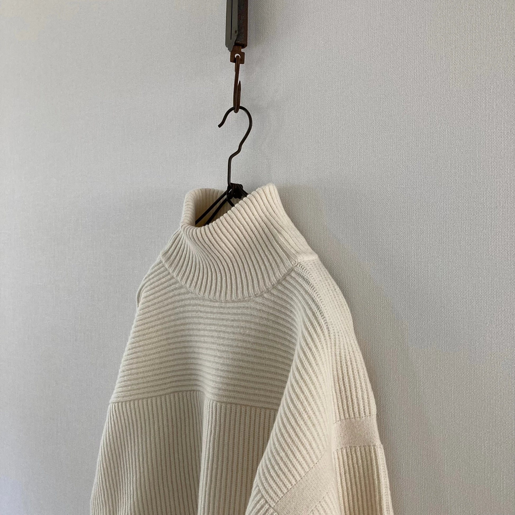 Cleaveland<br> « Le nouveau monde »<br> Pull à manches longues blanc cassé