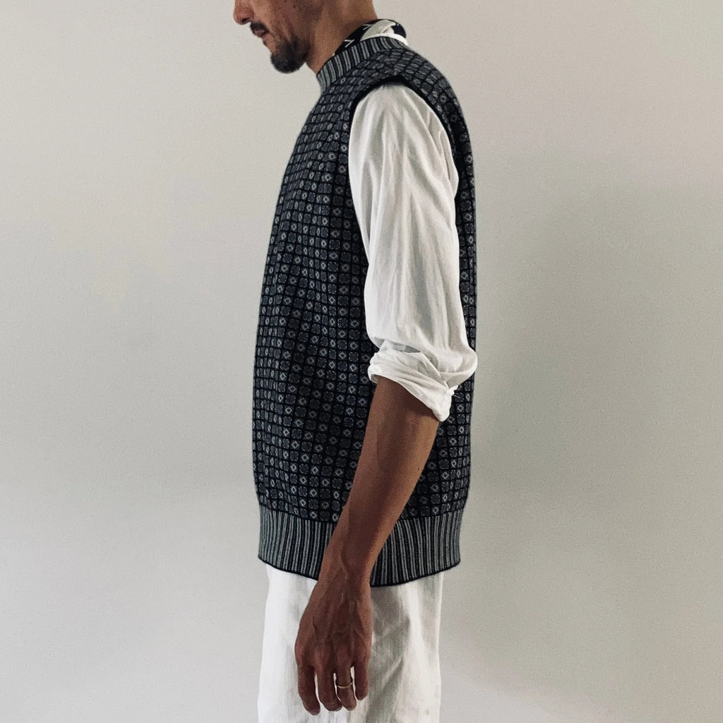 cleaveland<br> "Small town"<br> Re/vest Black mw