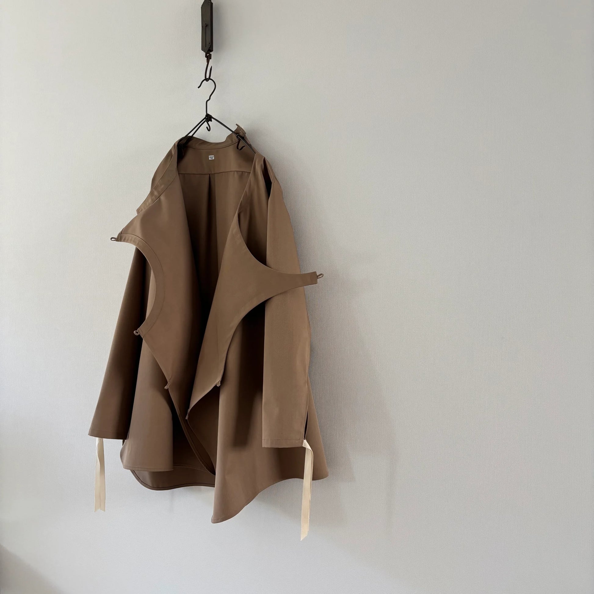 cleaveland×BELLA MOLNAR<br> : commander  <br>« Attristé par cela » MMTwill