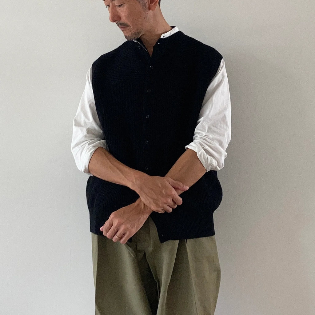 cleaveland<br> "The new world"<br> Re/vest Black