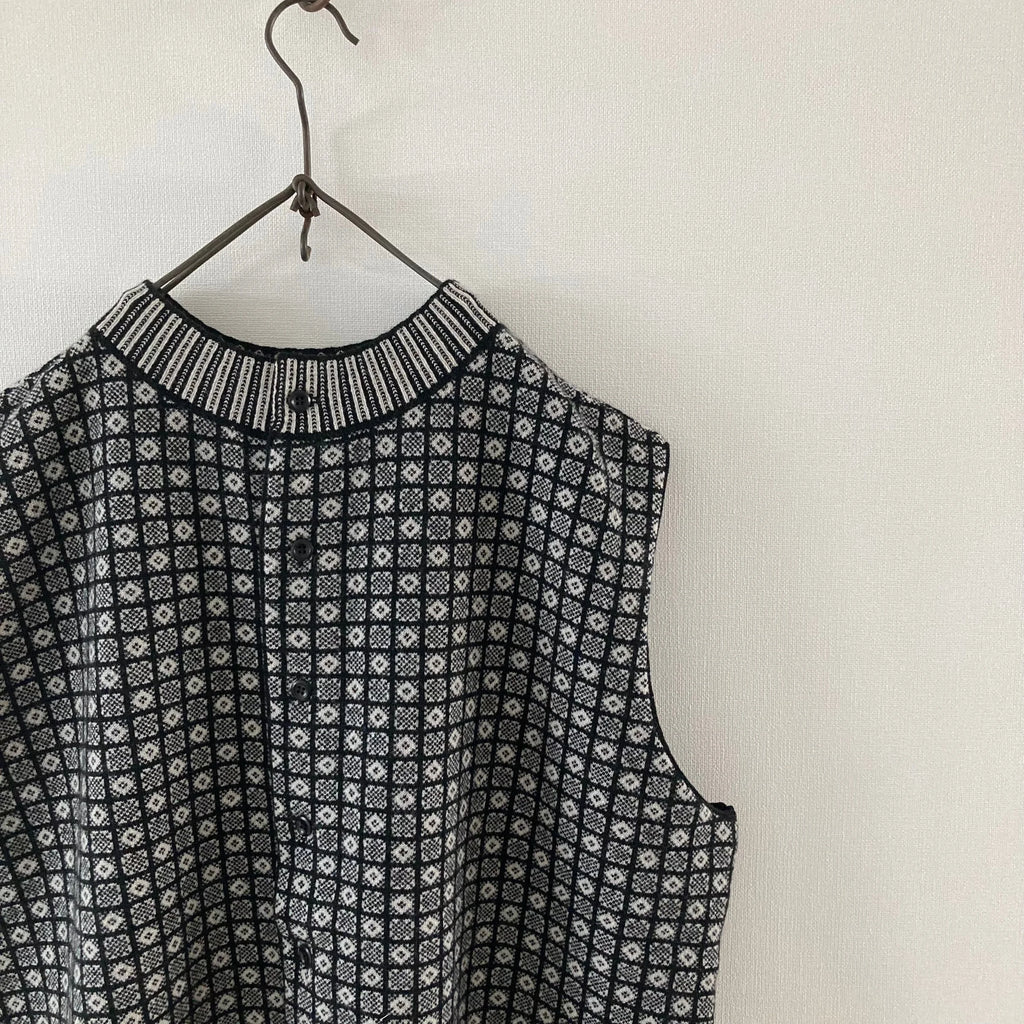 cleaveland<br> "Small town"<br> Re/vest Black mw